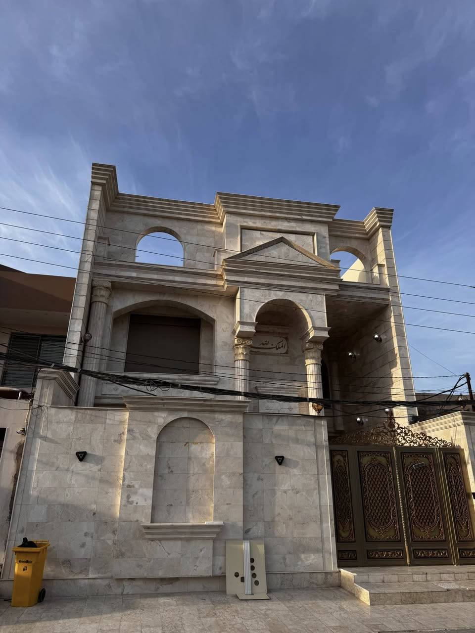 ليس الإنجاز يوم التسليم فقط…
الإنجاز الحقيقي أن يبقى كما هو بعد سنوات.
بعد سنتين، ما زال المشروع واقفاً بشموخ وجودة تليق باسم روّاد الإعمار.
هكذا نبني الثقة قبل أن نبني الجدران.
 علما لا نتعامل بالتقسيط 
***********

#رواد_الإعمار #مقاولات #بناء #إنشاءات #تنفيذ_مشاريع #جودة_وإتقان #قبل_وبعد #كيف_كان_وكيف_أصبح #النجف_الأشرف #العرا
