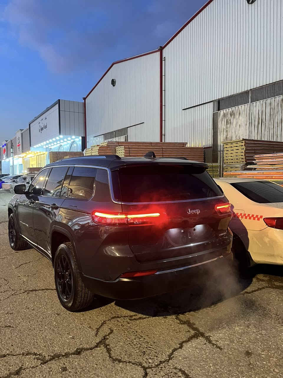 السلام عليكم
جيب كراند شيروكي 2023 L لمتدد 

حادث:رقم شاصي مرفق بيه نص الباب صبغ فقط سونار موجود بدون ايرباك بدون تبديل بجم امامي خلفي كبس

ماشيه:25

مواصفات:

رادار امامي 

لايت زنون

نقاط عمياء

بصمه أبواب

تشغيل عن بعد

جلد

كراسي كهرباء+تدفئه

ستيرن تدفئه

كشناتvip

كشنات خلفيه تدفئه

بنوراما

وباقي المواصفات معروفه 

……………………………………….

السياره رقم اربيل صارله شهر من رقمت باسمي

مكان السياره:بابل 

السعر:338$وبيه مجال 

بيع فقط…..


**إذا كنت صاحب هذا الإعلان وتريد حذفه لأي سبب، رجاءا أرسل رسالة إلى الدعم الفني**