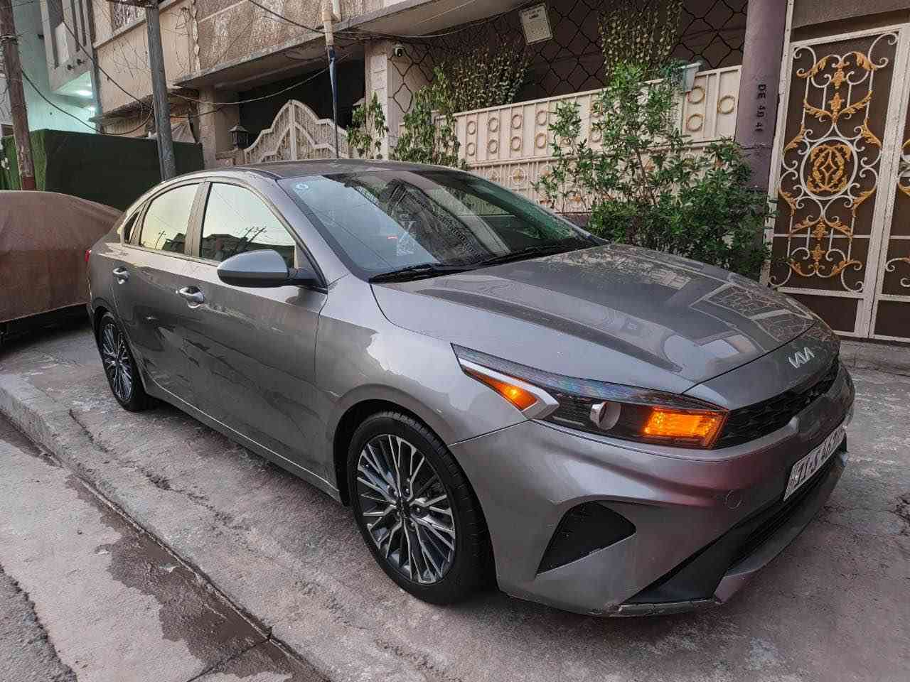 بيع فقط بدون مراوس 
كيا فورتي موديل ٢٠٢٣ جديدة السيارة وجاهزة للاخير 
صور الحادثة مرفقة ( فقط جاملغ بسيط ) 
الممشى ٦١ كيلو وليس ميل 
مواصفات معروفة 
مكينة 2000 دوش 
السعر 158 ورقة 
المكان ( حي البساتين ) 
*********** بغداد, العراق
