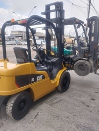 رافعة شوكية • ٣.٠ طن • ٢٠١١