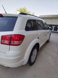 دوج جورني موديل 2017  رقم واسط الرقم الجديد  المحرك 2400 التبريد 3 قطع...