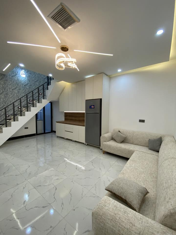🏠اعلان اعلان
دار للبيع
موقع مميز
~~~~~~~~~~~
📄طابو ملك صرف
🧱بناء درجه اولى
الاثاث هديه مع الدار
~~~~~~~~~~~
سقف مغربي ✔️
واجهة فلين✔️
نظام تبريد مركزي✔️

~~~~~~~~~~~~
راحه بال✔️
استقرار✔️
هدوء✔️
~~~~~~~~~~~~
📐المساحه:-100م
📐الواجهة :-5م
~~~~~~~~~~~
📍الموقع :حي العدن
قرب جامع مصطفى الحبيب 
~~~~~~~~~~~
💸السعر :-علق ب(تم) يوصلك السعر مناسب 
~~~~~~~~~~~
الطابق الاول  يحتوي:-
استقبال 
مطبخ +غرفه نوم+هول +صحيات
~~~~~~~~~~~
الطابق الثاني يحتوي على:-
هول +صحيات +غرفتين نوم
~~~~~~~~~~~
للاستفسار اكثر الاتصال على
***********📱
~~~~~~~~~~~
نستقبل جميع العروض 
🏠السكنيه  🏛️التجاريه
