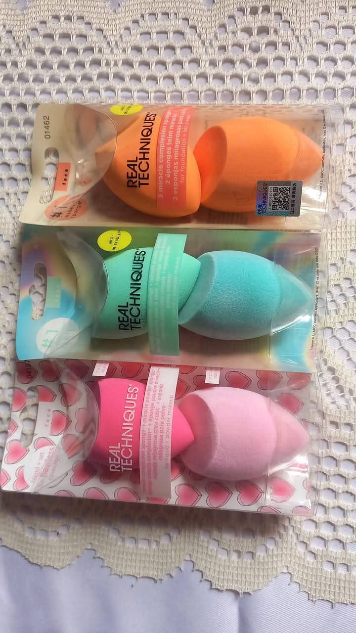 مرحبا بنات متوفر عندي مكياج كارتون تبدا اسعارهه من 10الف. لحد سعر 100الف العدد حسب طلب الزبونه هاذه تصويري لبضاعه مثل ماشوفون.  
حمره ماركه ديور. 
حمره وبلاشر NYX
بلاشر كرستين. 
بلاشر +لوس باورد +مسكاره توفيس 
فرش ريل تكنيك +بيوتي بلندر. 
باليت ضلال Nickd. 
حمره + علبه ظلال صغيره من ماركه me me
اقلام تحديد من فلورمر 
اقلام كحل الوان من فلورمر 
كونتور +باودر من Mac
كونسلر. 
كريم كولاجين 
كريم ترطيب. 
طبعا الي تطلب تفحص امام المندوب ماعجبها ترجعها. بنات تأكدو منتجات اصليه ومثل مابالصوره


**إذا كنت صاحب هذا الإعلان وتريد حذفه لأي سبب، رجاءا أرسل رسالة إلى الدعم الفني**