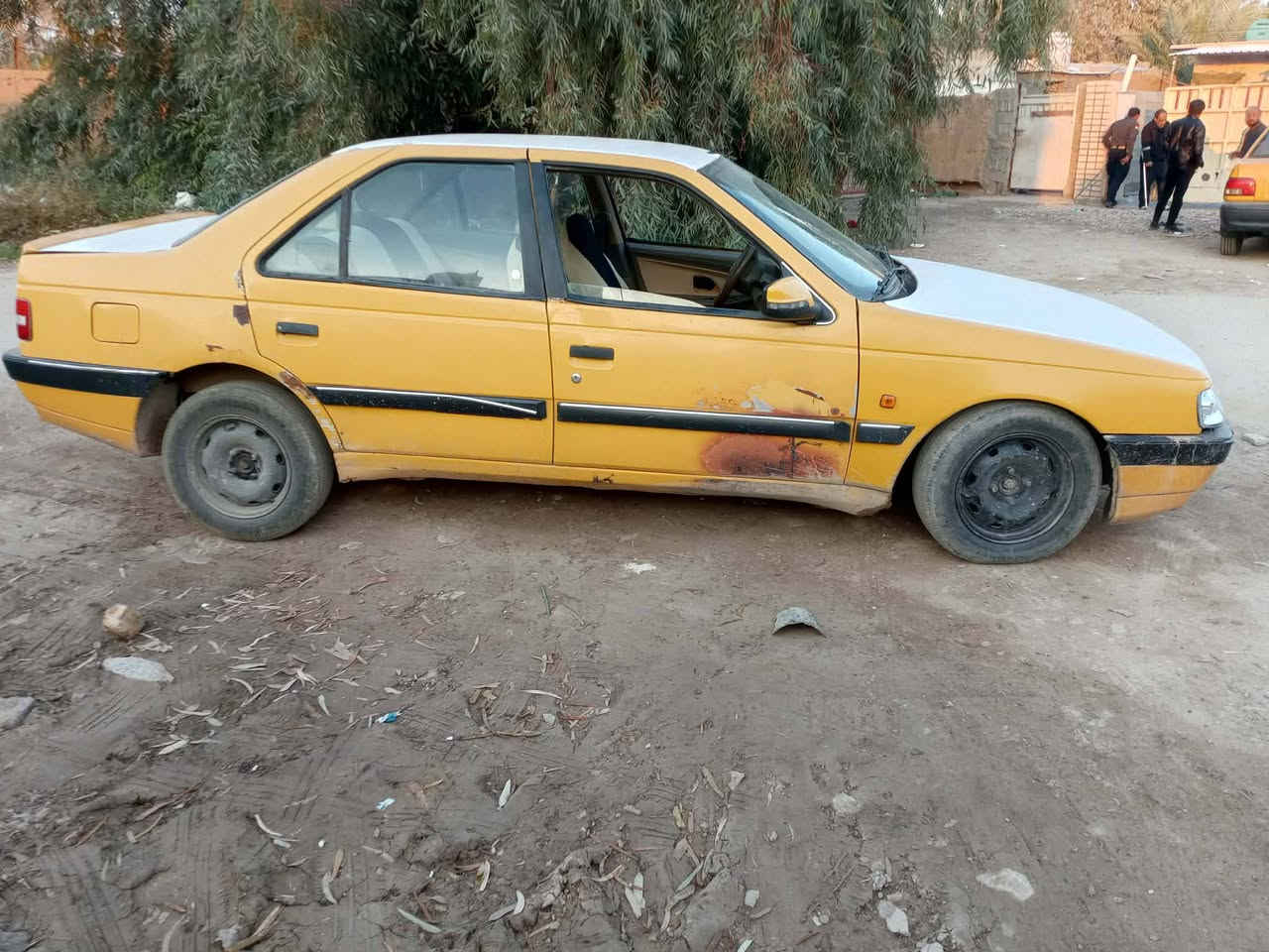 السلام عليكم بيجو 405 موديل 15 سنويه النهايه 2028 مرور خط وبحث راعيها ماندله المكينه كايمه للبيع او مراوس السعر 18 واتساب ***********
