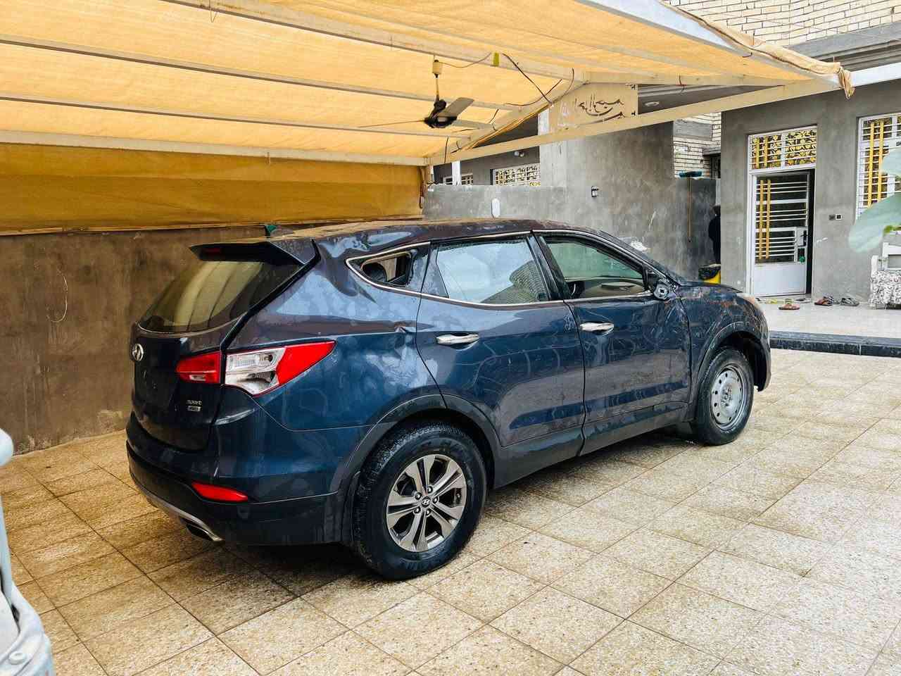 سلام عليكم للبيع هونداي سنتافي موديل 2016رقم مثنى مشروع وطني تحويل مباشر ارقام سنويه جدد اخوان سياره تعرضت لحادث جفيه كلش خفيفه كما موضحه بلصوره ابيع على وضعهه سياره شغاله وتمشي لغود شواصي مكفولات مكينه 2400 مواصفات معروفه مكان السياره بغداد الاستفسار ***********
