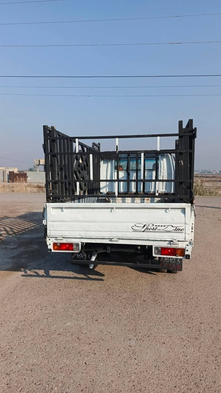 السلام عليكم للبيع كيا  موديل 99 محرك كير اكسن كلهن انضاف شاصي رقم شاصي مكفولات سنويه لل27 السعر 48  العنوان البصرة للتواصل رقم الهاتف ***********
