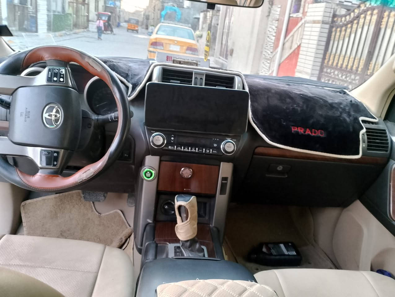 السلام عليكم / برادو مديل 2011 شكل 13 مكينه 2700 مامفتوحه بصمه تشغيل عن بعد بيه بارد ربع جاملغ الخلفي بدون صبغ سياره جاهزه  رقم بغداد بسمي المكان بغداد الحبيبيه / رقم التلفون *********** السعر 210  وبيه مجال
