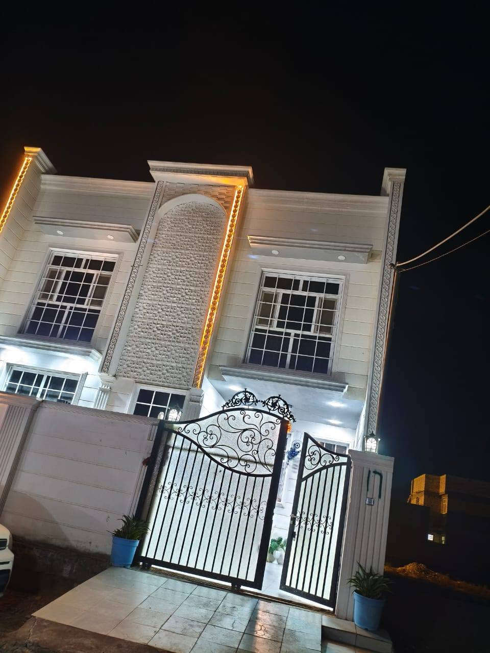 السلام عليكم ورحمه الله وبركاته 
بيت ٢٣٠متر طابو زراعي سند٢٥ تحويل مباشر بأسم المشتري 
البيت ماشاء الله يعجز عن الوصف
جديد وبناء سنة ٢٠٢٥
يتكون من ٤ غرف
غرفتين سويت ٦*٤
استقبال ٨*٤ونص 
هول ١٠متر
مطبخ حار وبارد
الموقع الشارع الرابط بين بزل حجي علي وشارع 100.

للستفسار الاتصال على الرقم ***********
***********
