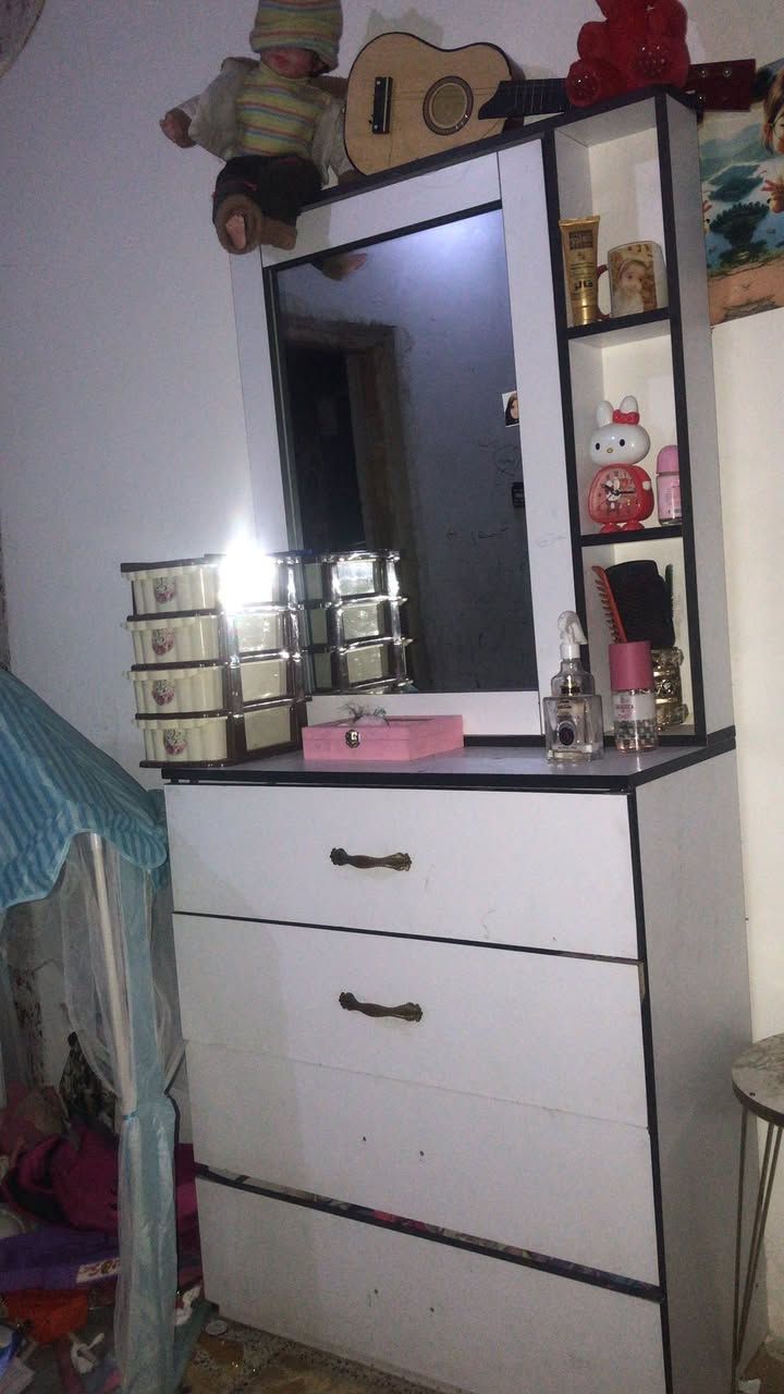 للبيع ميز امرايه بيه مكتبه مخفيه اوميز تلفزيون الي ايريد يشتريهم


**إذا كنت صاحب هذا الإعلان وتريد حذفه لأي سبب، رجاءا أرسل رسالة إلى الدعم الفني**