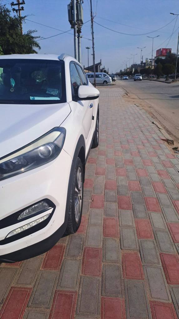 توسان خليجي موديل 2018 للبيع او المراوس مواصفات تحكم استيرن واشاير بالمري حساسات خلفي وامامي كاميره خلفيه وبعد مواصفاته المعروفه مكينه 2000 دوش سياره كفاله مكينه كير وضربه مكفوله سياره جديده 
للتواصل 
*********** كربلاء, العراق
