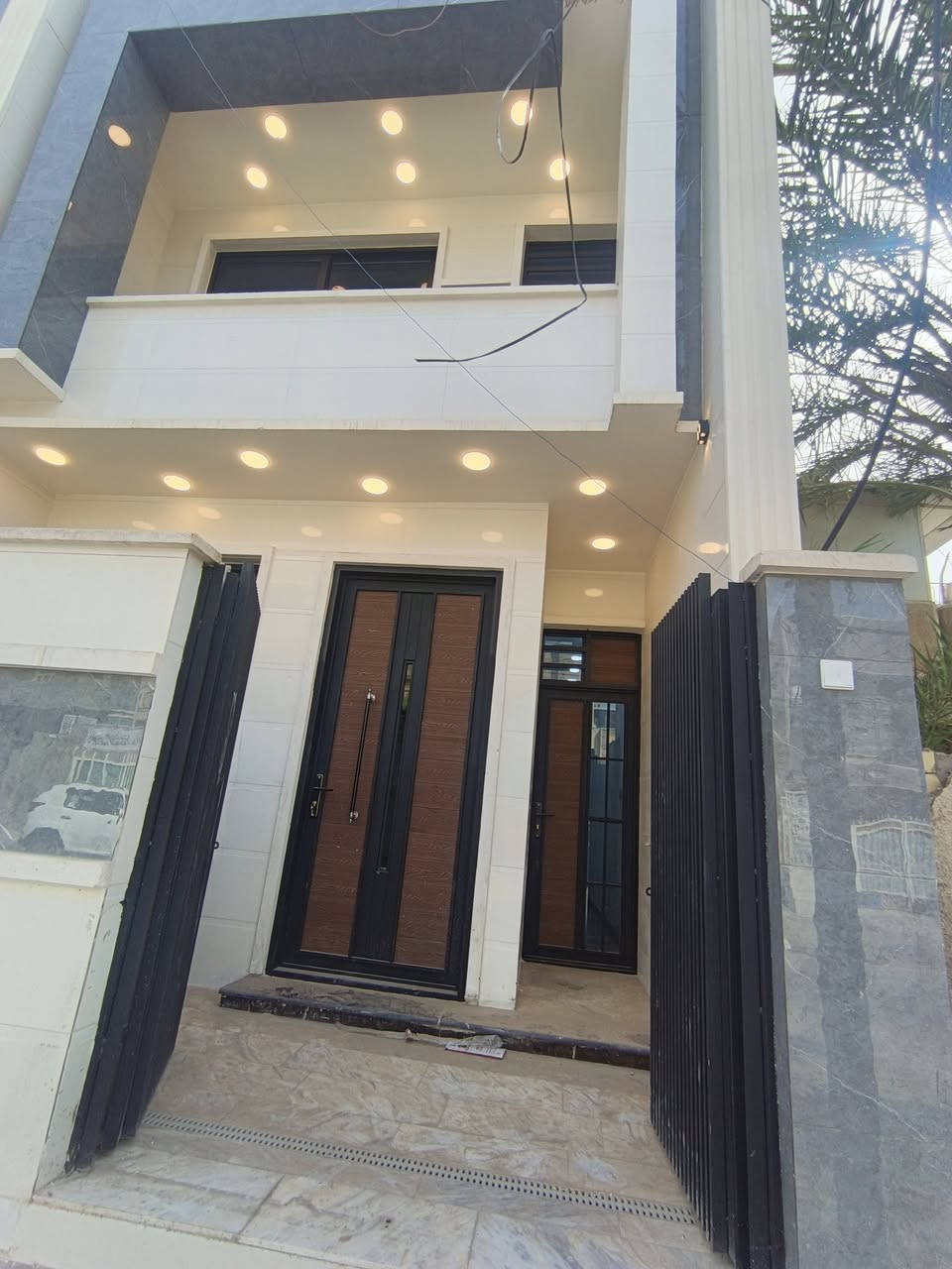 بيت للبيع مساحة 100متر الشعب حي العقاري مقابيل جامعه كاظم 4نوم وصاله ومطبخ وخدمات لاتصال مكتب كليم الله للعقار مقابل مدرسة بلقيس تابعني على صفحه ***********
