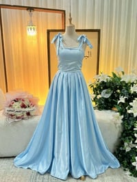 فستان حرير ملبوس مره واحده فقط اخذته قياس 44 السعر15 يموت يموتت لا تفو...