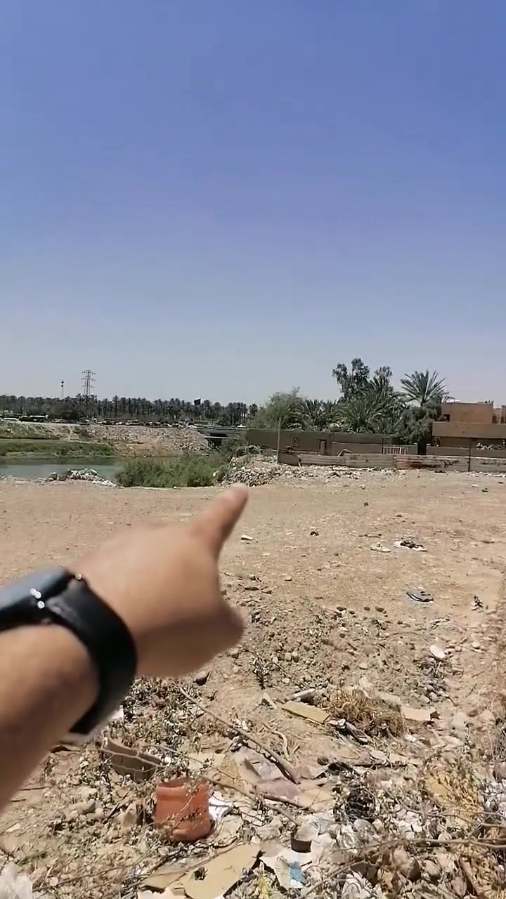 السلام عليكم بيت ١٥٠ متر بدور صحه الزعفرانيه قرب مول عقيل وجهه ١٠ ونزال ١٥ بيت ركن خدمات كامله مجاري خطين مي تبليط ومقرنص بي غرفتين وصاله وخدمات واستقبال ومطبخ وكراج وحديقه عوزه بس كاشي كاشيه تعبان سعره ١٢٥ بي مجال ***********
