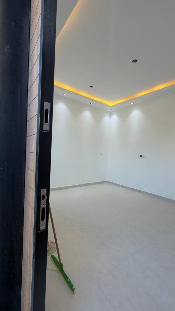 ‏مشتمل للبيع 50 متر حي الجهاد الرفاق طابق ونص يحتوي على ثلاث غرف نوم صحي ات عدد اثنين السعر مناسب والبناء درجة أولى حديث غير مسكون 
السعر 195مليون الاستفسار

‭0776 402 0781‬
