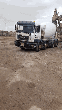 للبيع مان صقر موديل 2001 سليماني بسم شركه عندي وكابه عامه 10متر مكان بغداد جرف رقم الهاتف ***********
