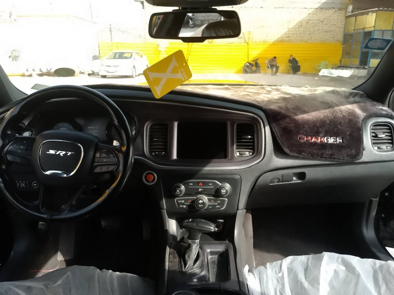 سلام عليكم شباب سياره دوج جارجر موديل 16اصل مكينه 8 سلندر ماشيه 160 حقيقي سياره مامشتغله خط شرط وليريد السعر يتواصل عله هاذه الرقم ***********
