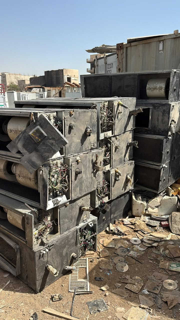 السلام عليكم متوفرات عندي سبالت 5طن كاسيت سقفي نضام انفيرتر شغالات وعالفحص 
*********** 
مكاني بغداد العبيدي

