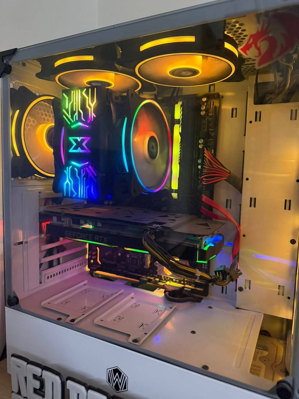 حاسبة دسكتوب للبيع فقط 
مواصفات :
كارت شاشة RTX 2060 super
معالج R5 3600x
مذر بورد b450 اوروس ايليت
رام 16 كيكا قطعة وحدة 
هارد 256 كيكا SSD و 1 تيرا HDD
مبرد هوائي زكماتك 2 مراوح
كيس الكسندر 6 مراوح
كيبورد ميكانيكي هدية 

مواصفات الشاشة:
سامسونك حجم 27 بوصة مقوسة 
دقة 2k 144 hz 

السعر المطلوب 750 الف بيها مجال بسيط
مكاني بغداد ***********

