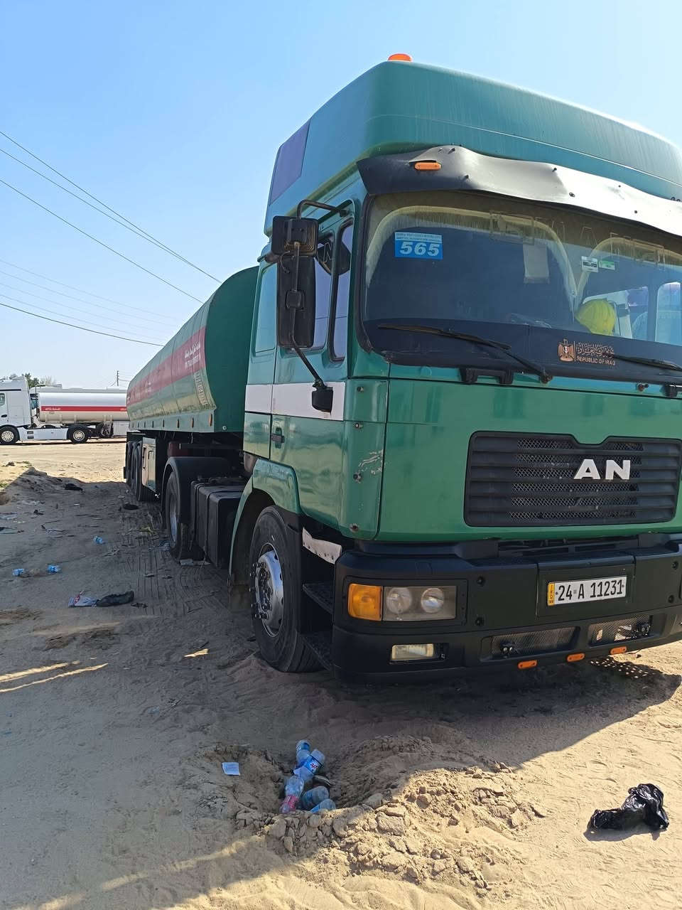 السياره لبيع مو موديل ٩٩ سنويه ال ال 30 السعر 150 وبها مجال علمن   ان السياره تشتغل على البصره حاليا الاتصال ***********
