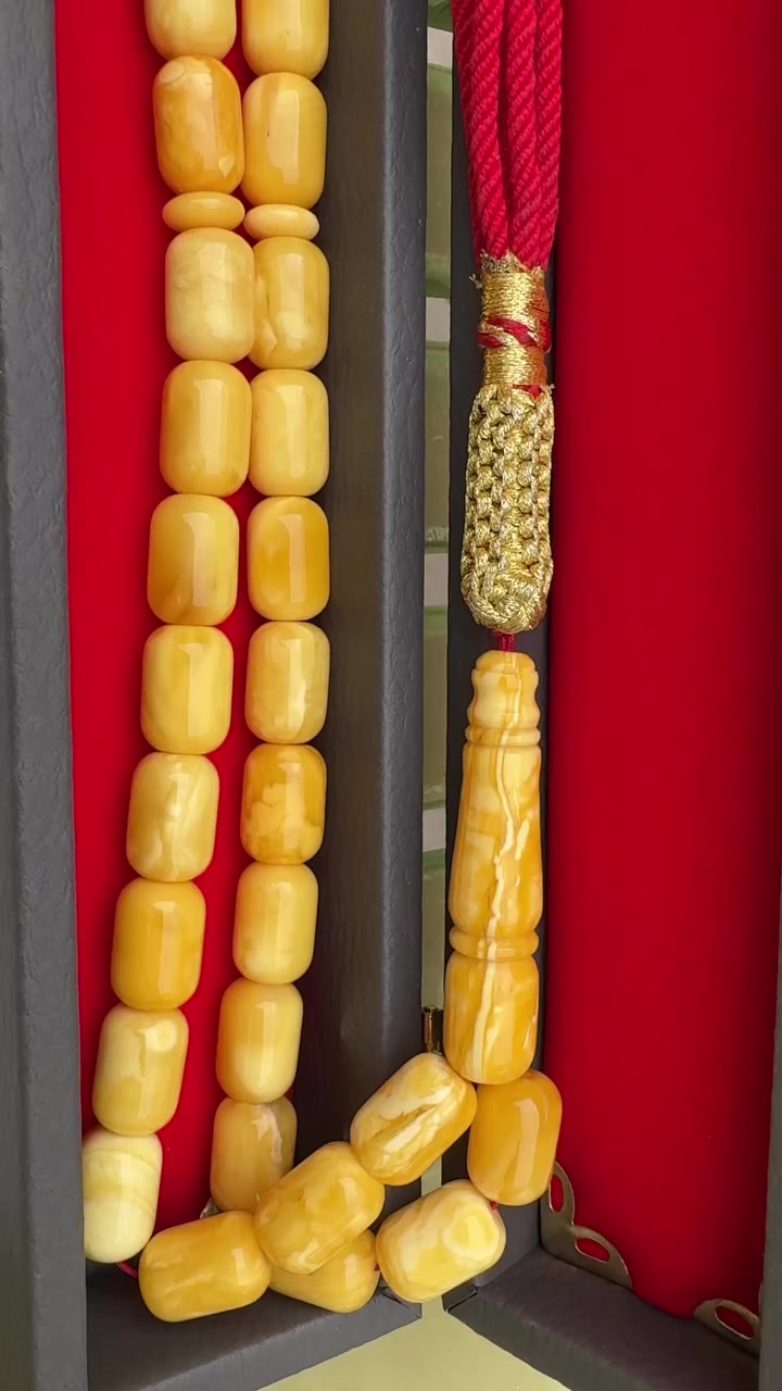 لسلام عليكم الى عشاق النوادر مسباح كهرب حر طبيعي بولندي شجري حجر واحد 
وزن المسباح  ٤٥ غرام عدد الحبات ٣٥ حبة للمهتمين رقمي *********** متواجد واتساب واتصال رجاءآ الي ما يعرف قيمة هيج خامات لا يتعبني مع تقديري واحترامي للجميع
