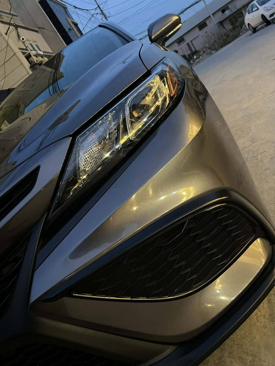 كامري أمريكي موديل
2024 مواصفات SE 
سيارا بيها نص جاملغ خلفي صبغ او خشم باب صبغ بس باقي مكفوله كفاله عامه بجم كبس 
خلفي كبس
سيارا مابيها جلخ جديدا حيل 
ماشيه 35 الف
غير متواجد على فيس
***********رقم صاحب السياره
