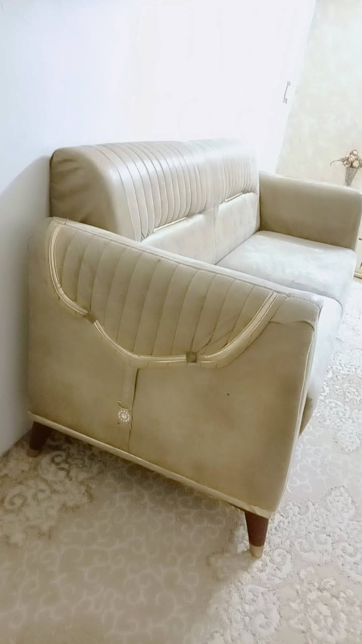 تخم قنفات 7 مقاعد مع ميز وسطي ب275 الف مابي اي كسر فقط يحتاج غسل للاستفسار ***********9
