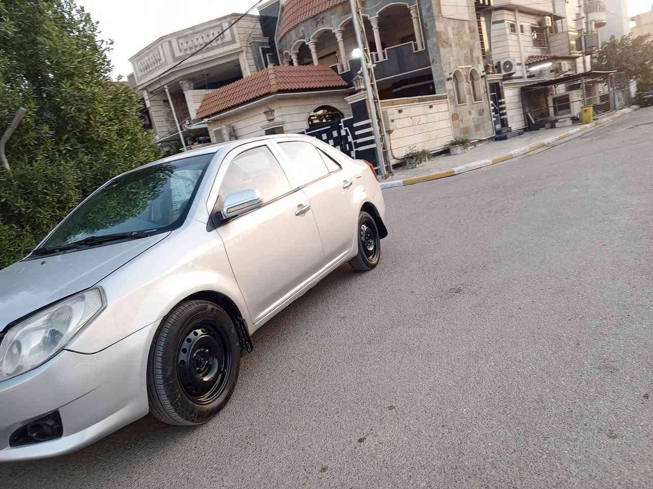 السلام عليكم جيلي ام كي رقم بغداد دولي سياره جاهزه وجديده وكلش ناعمه بل مشي صدر امامي خلفي جديد تخم تاير موديل 2011 مكان بغداد البياع السعر 39وبيه مجال ***********
