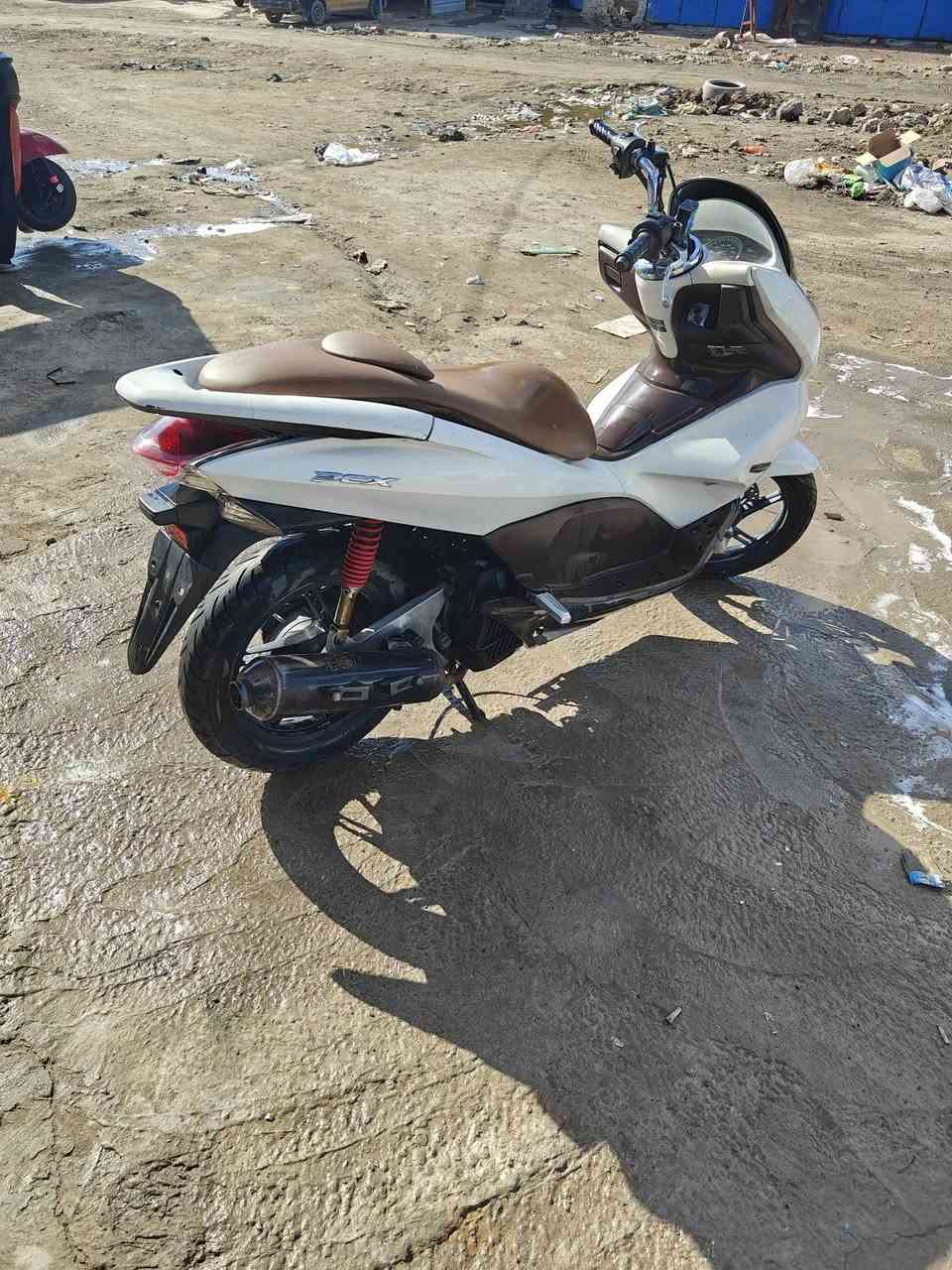 سلام عليكم دراجهpcxمحرك150
عنوان بغداد الغزاليه السعر800وبيه مجال رقم 
***********
