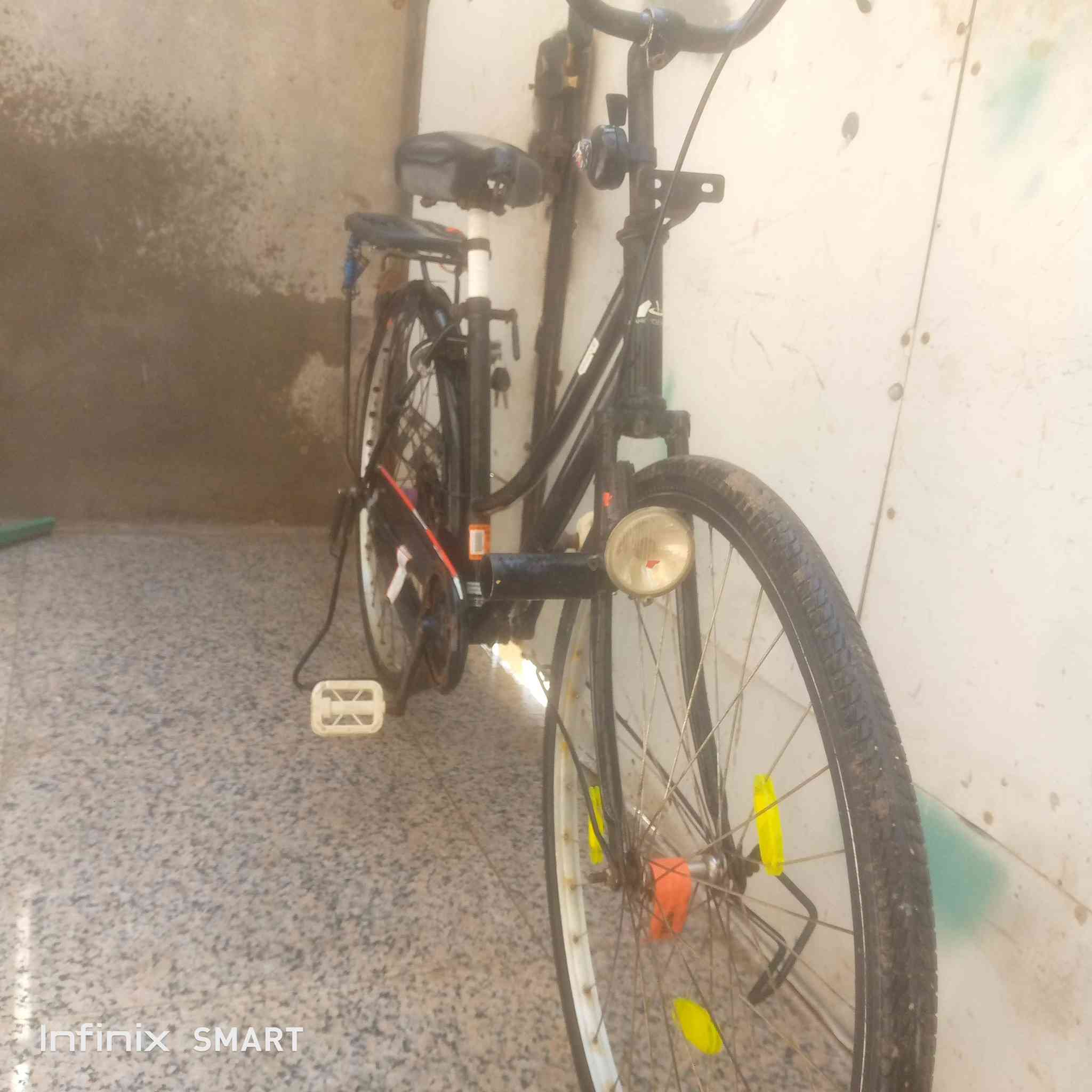 السلام عليكم بايسكل سياحي للبيع حجم 26  السعر 75 وبي مجال مكان البصره التنومه شط العرب ***********
