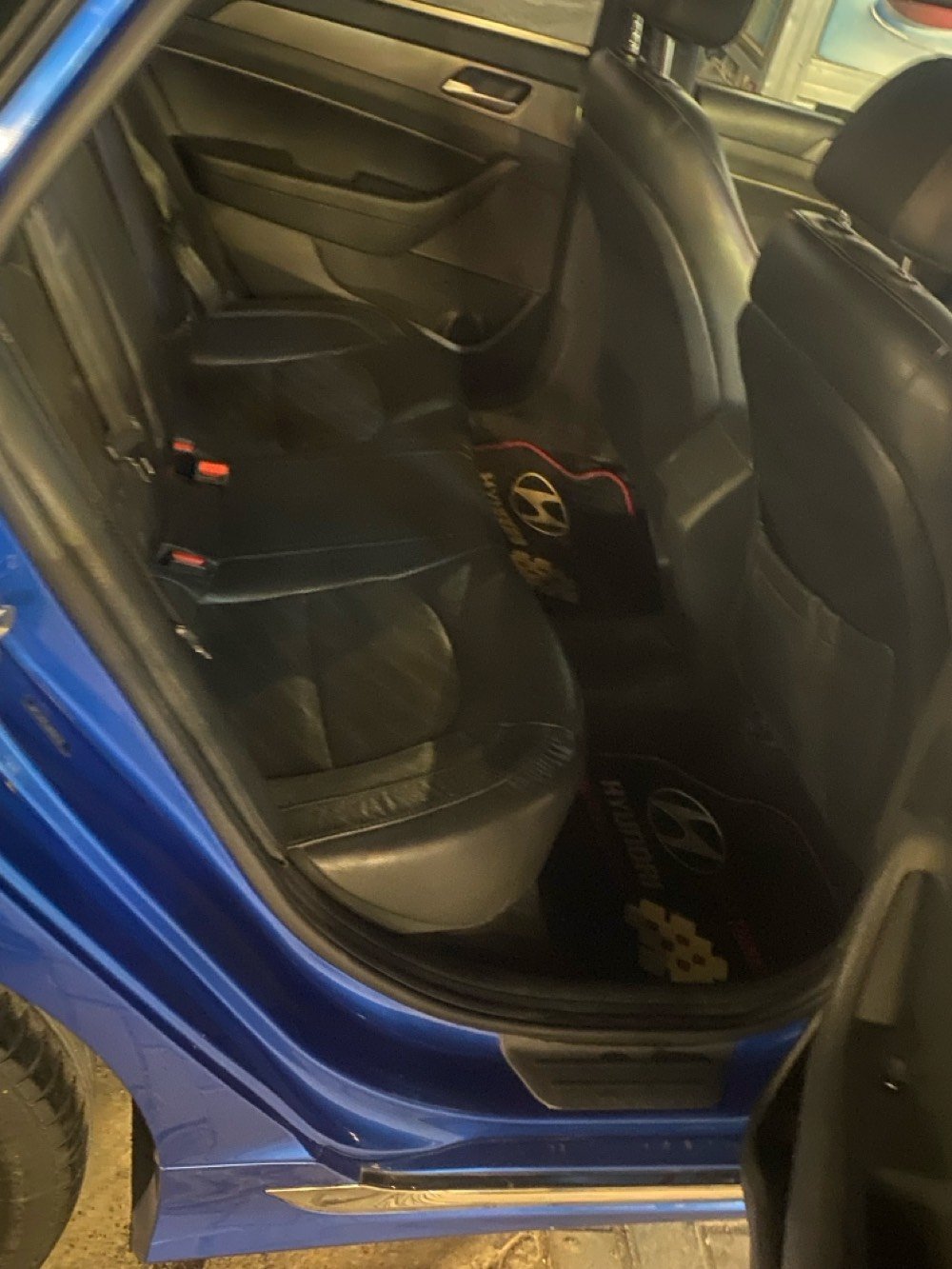 العنوان بغداد العامريه
سوناتا سبورت فول ماشيه63 موديل18 السياره جديده وحلوه جداً مابيه حادث السياره