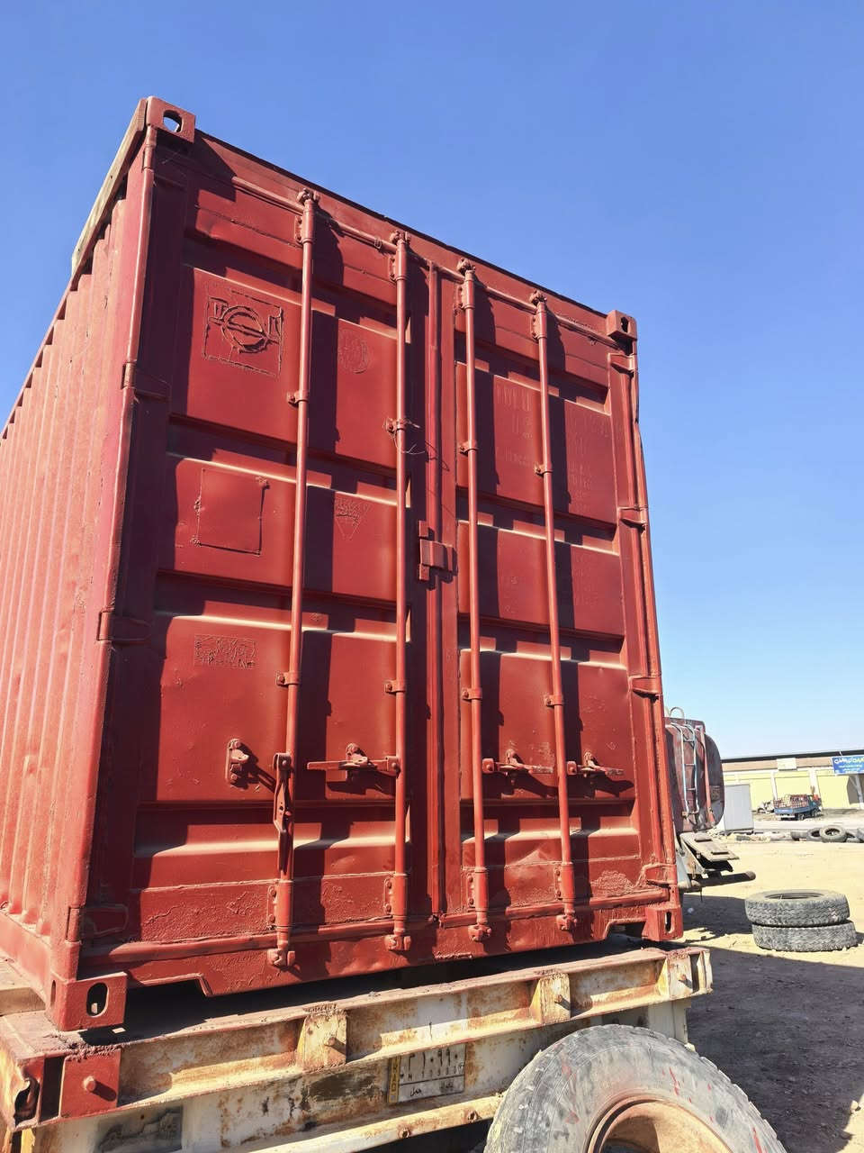 حاويه طول ١٢ متر الارتفاع ٢٩٠ سم بنظافة جيده وبسعر مناسب عنوانا نجف الاشرف *********** 🧿🧿
