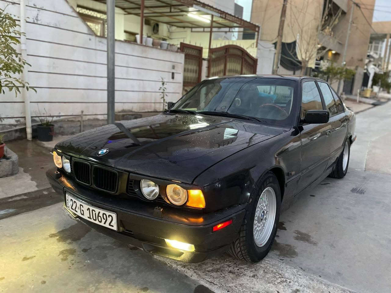 BMW 525 E34
1991
السعر 60$
محرك كبس
كير اوتوماتيك
تبريد
كشنات جلد بلادي
اربعة جامات كهربائي
تخم صدر و تايرات كلهن جديدة
بيها شلعة يشلع كاع
رقم و هزة و سنوية جديدة لحد 2031
بطاقة بنزين عدها
بيها ضربة شبر جاملغ امامي طرف سايق 
بيع فقط بدون مراوس
مكاني كركوك شوراو 
***********
*********** كركوك, العراق
