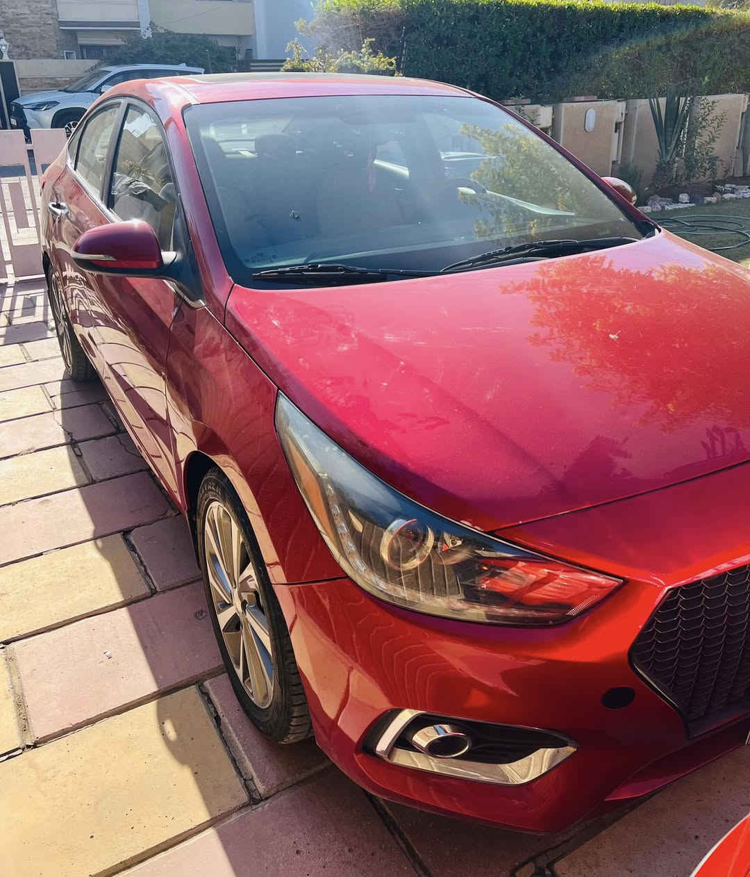 أكسنت 2018 شكل 2020لون ماروني رقم بغداد ماشيه 66 ميل
محرك 1600 gdi گير AT المرغوب 
المواصفات  فوول 1/1
دعاميه اماميه رياضية 3 بصمات تشغيل وابواب ( بصمه احتياط بلادية ) شاشه تبريد فتحة سقف مقاعد هيترات داخل لونين بيج واسود رادار قيادة تحديد مسار  قياده اشاير مري شاشة چبيره  كامره دواره كار بلي  خرائط مثبت سرعة تحكمات استيرن تبريد +تدفئه صدر جديد ويل كب جبير تخم تاير سياره جديده واقتصاديه 
حادثها جاملغ لايسر وبنيد ومخاوين بصبغ جاملغ اليمن وبيها باب خلفي نصه صبغ وبيها حالوب خفيف ينعد ع اصابع 
السعر 105$ 
رقم الهاتف  ***********
