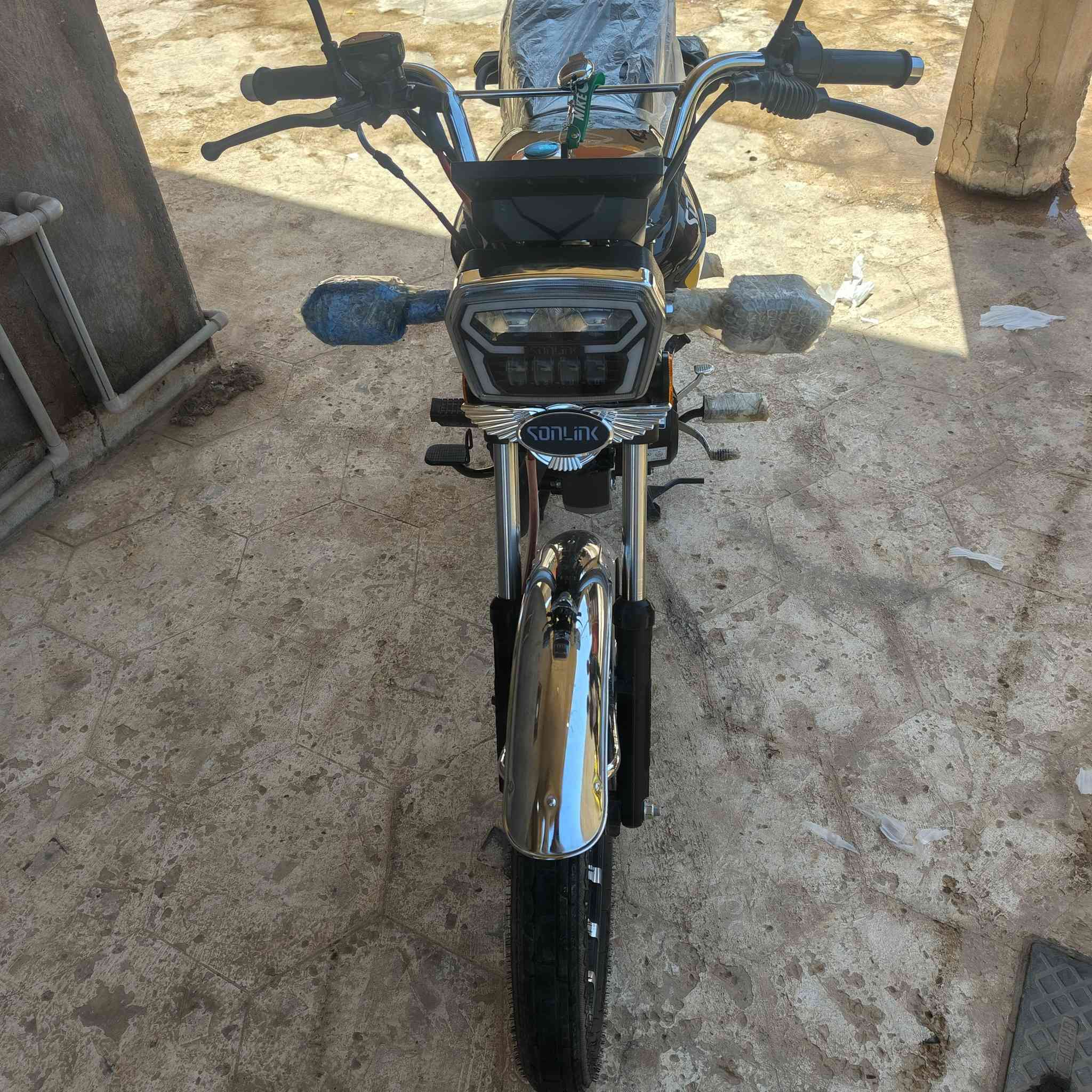 السلام عليكم شباب دراجه بعده زيرو ماشيه400او قابله للزياده وصلت بسوك الجمعه 950 مابعت الي عنده زود يتفضل يتواصل على ***********

