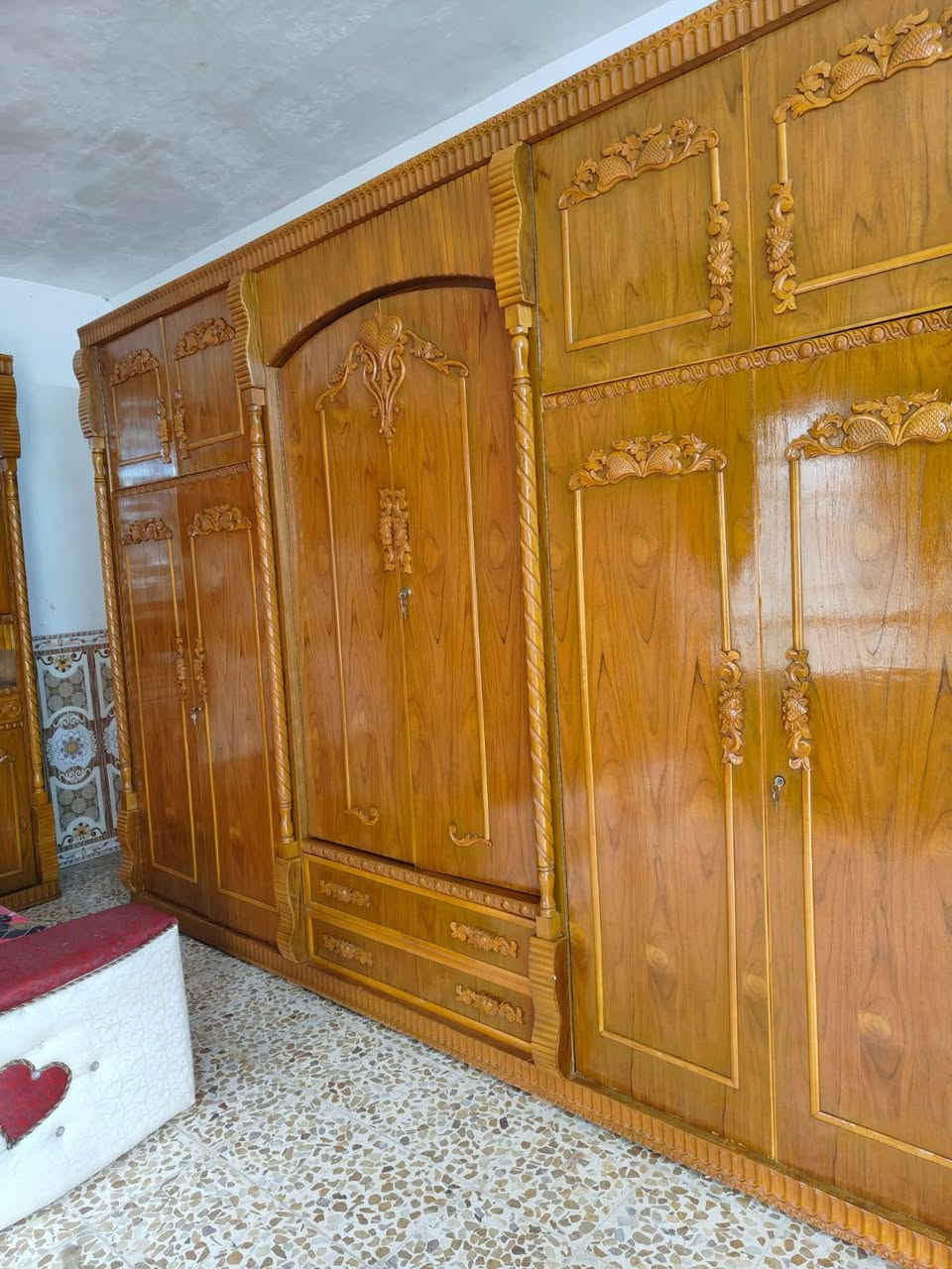 السلام عليكم غرفه اخشاب للبيع استخدام كلش قليل اخشاب جديد خشب ثقيل العنوان الموصل جانب الايمن السعر مليون 1750 بيها مجال ♥️***********♥️***********
