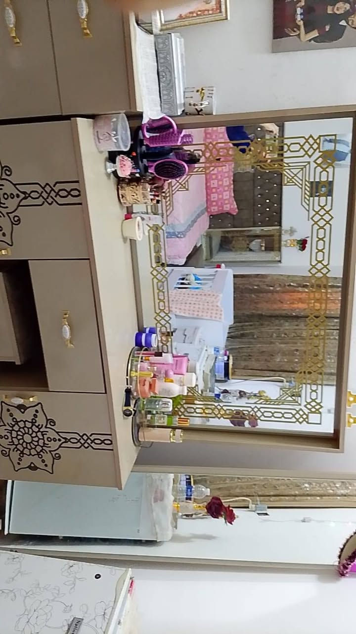 السلام عليكم من رخصت الادمن غرفه للبيع جديده ونظيفه نضافه مثل مموضح بصوره العنوان الفلوجه السعر 950 وبيه مجال لطيبين /***********//***********
