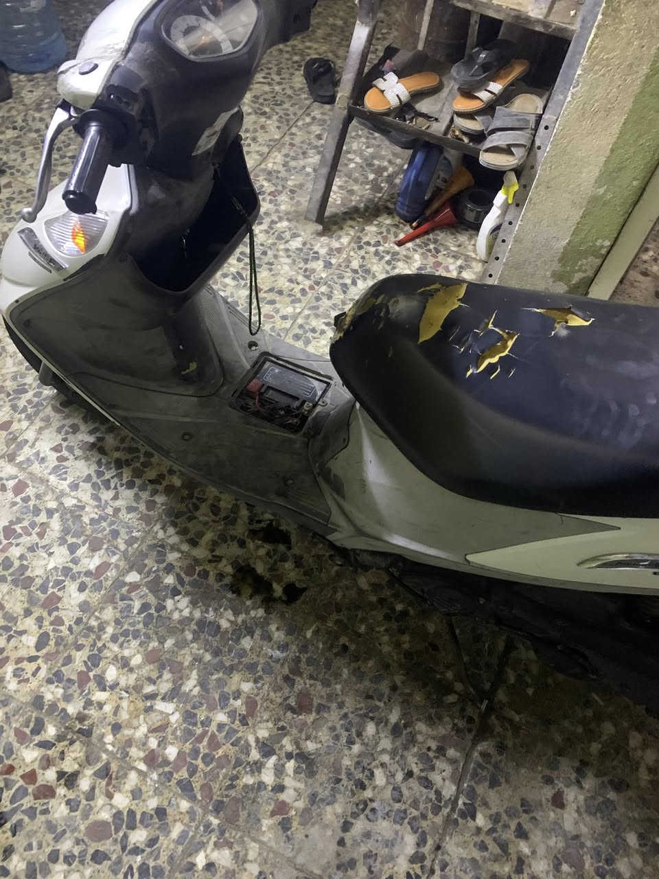 سلام عليكم هدرس للبيع ياباني الدراجه جديده وحلوه الكهربايات كلهى شغاله بس بيهى خيط تبخير ارائك وين ما تريد شلعه ومعدل فول مكاني بل مدينه الحبيبيه يم وليد ابو الكص السعر 270وبيهى مجال ***********
