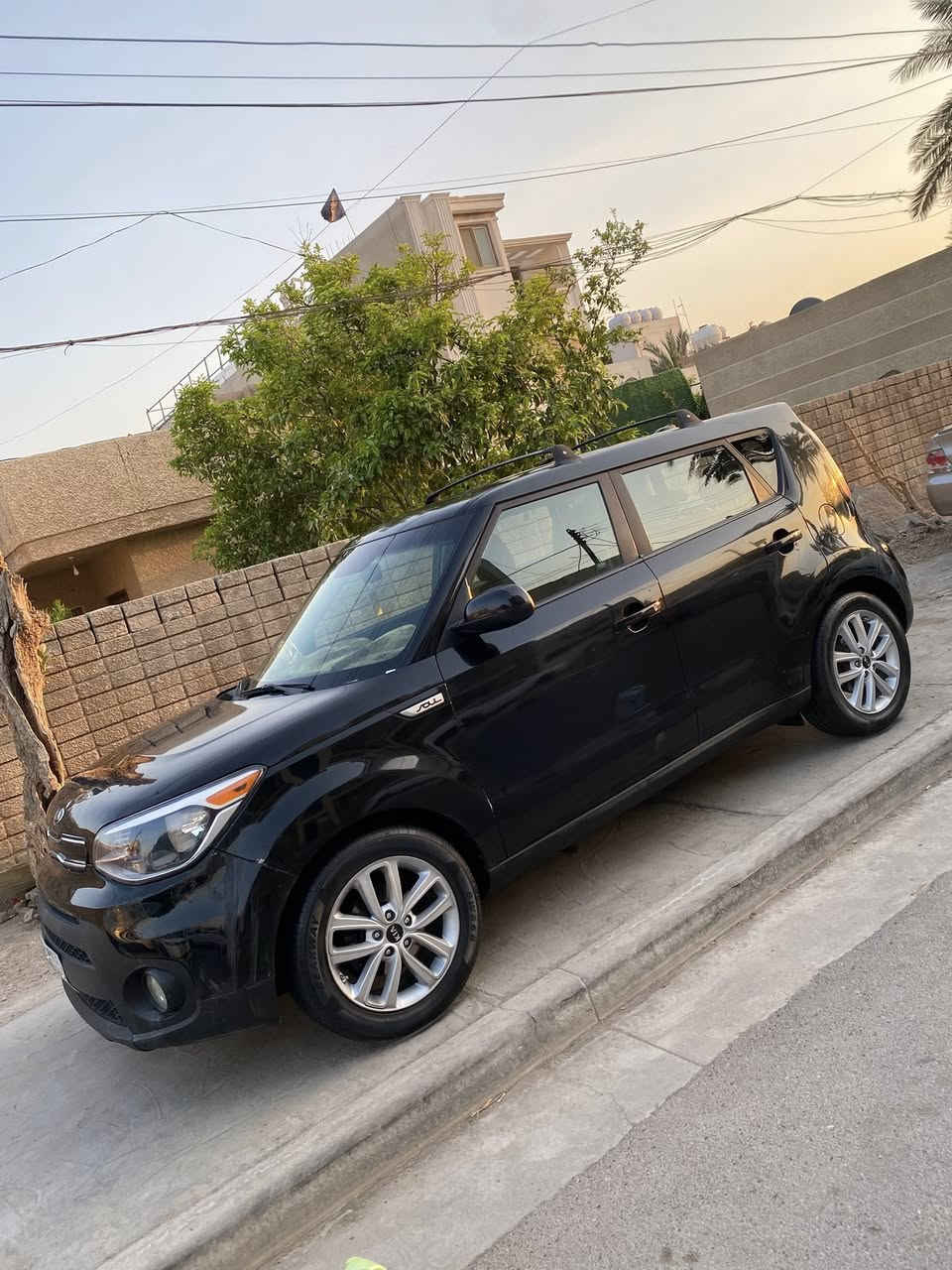 كيا صول ٢٠١٨ محرك ٢٠٠٠ رقم بغداد
وارد امريكي 
حادث جاملغ وبنيد بدون دواخل (لغد شاصي مكفولات) 
محرك ،، كير،، حدادية،،  مكفولات
تبريد ثلج تخم تاير جديد 
السعر 105 ورقه للاتصال ***********
