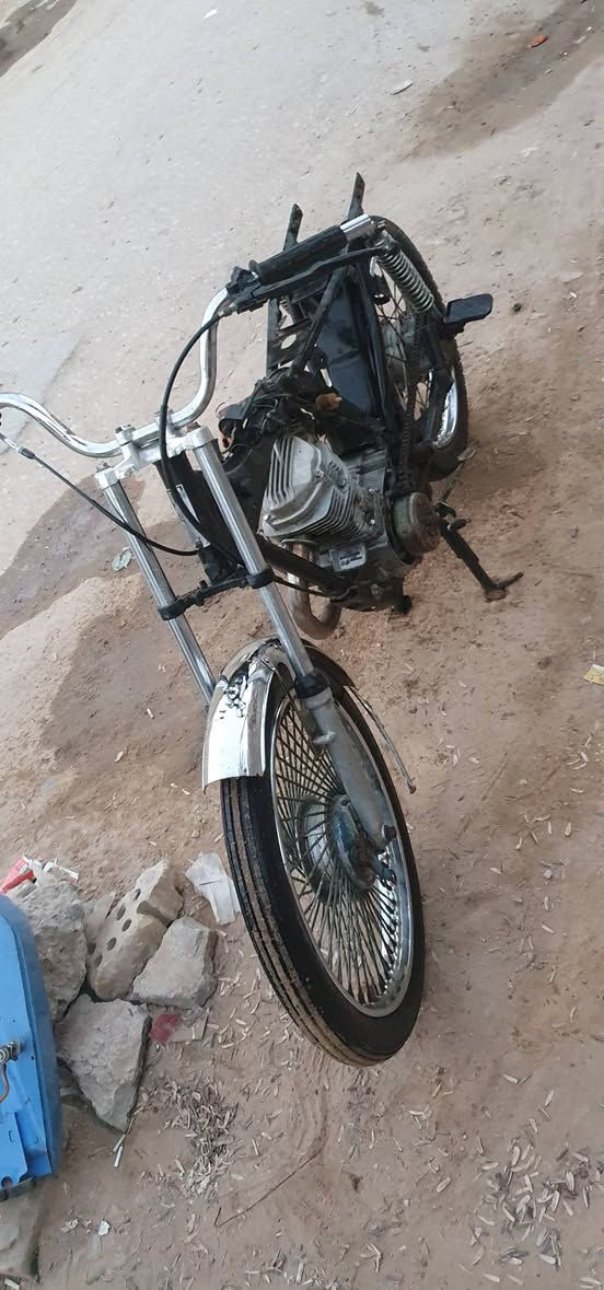 كلك كامله ما ناقصه شي مال شغل توديك وجيبك محرك يخبل ب٢٠٠ وبيه مجال عسكري كبل نجف رقمي***********
