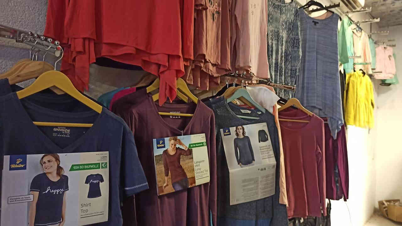 السلام عليكم... عرض خاص اي شي تبيع بالنص

بضاعة اوربية جديد تصفية مخازن مشكل ملابس شتائي & نسائي & رجالي & مكياجات & ماصات طبلة 

لمن لدية محل كبير يعرض البضاهة والبيع بالنص 

للأستفسار ***********
