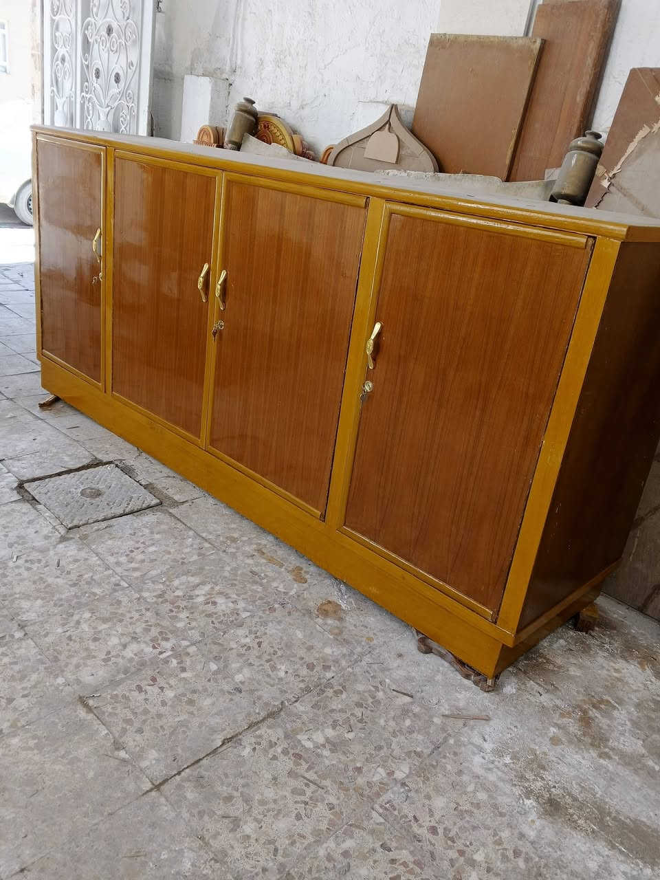 سلام عليكم بوفيه ام ربعه تسكام كامله صبغ قفاله يدات لمعه رش نضافه نفس بصوره سعره 150 بي مجال بصيط مكان نجف حي مكرمه قرب مركز وفاء تواصل خاص او على رقم ***********
