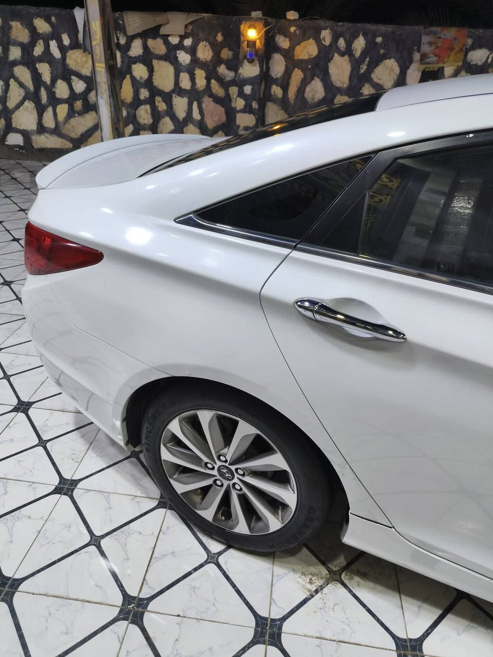 سلام عليكم اخوان متاح سيارة سوناتا ٢٠١١ وارد خليجي ماشيه ١٩٠ مكفوله من الحادث ماعدا بارد بالجامغ والباب سيارة محدثه دعاميه  ويل..محرك دوش ٢٤٠٠ ..مكاني الحله قرب جامعه بابل سعر ١٢٢ وبيها مجال رقم بغداد باسمي  .. تلفون ***********
