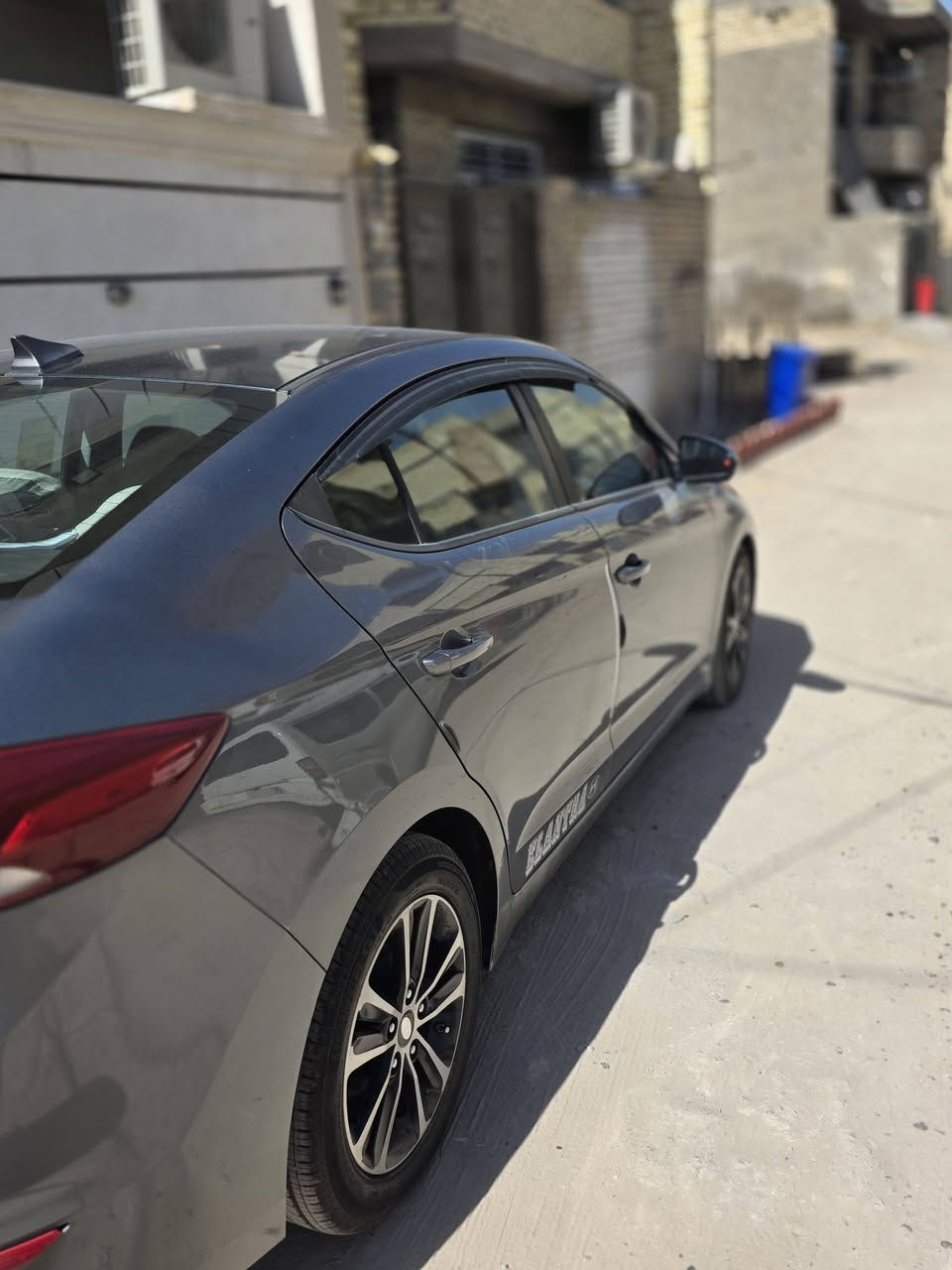 السلام عليكم النتره موديل ٢٠١٧ رقم بغداد ماشيه ١٠٧ الف حادثه خشم البنيد وخشم الجامغ وجامغ العكسي كلير من امريكا  عنوان بغداد رقم *********** السعر ب ١١٨ وبيه مجال
