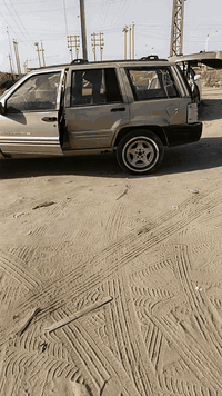 مكينه وكير وضفيره وتفرعات شرط الفيديوات كدامكم للبيع جيب شيروكي نفخ6سلندر 1998 السعر 6اوراق من الاخير بدون عمله اليعجبه يجي يفتح بيده وياخذه من السياره مكان ناصريه ***********
