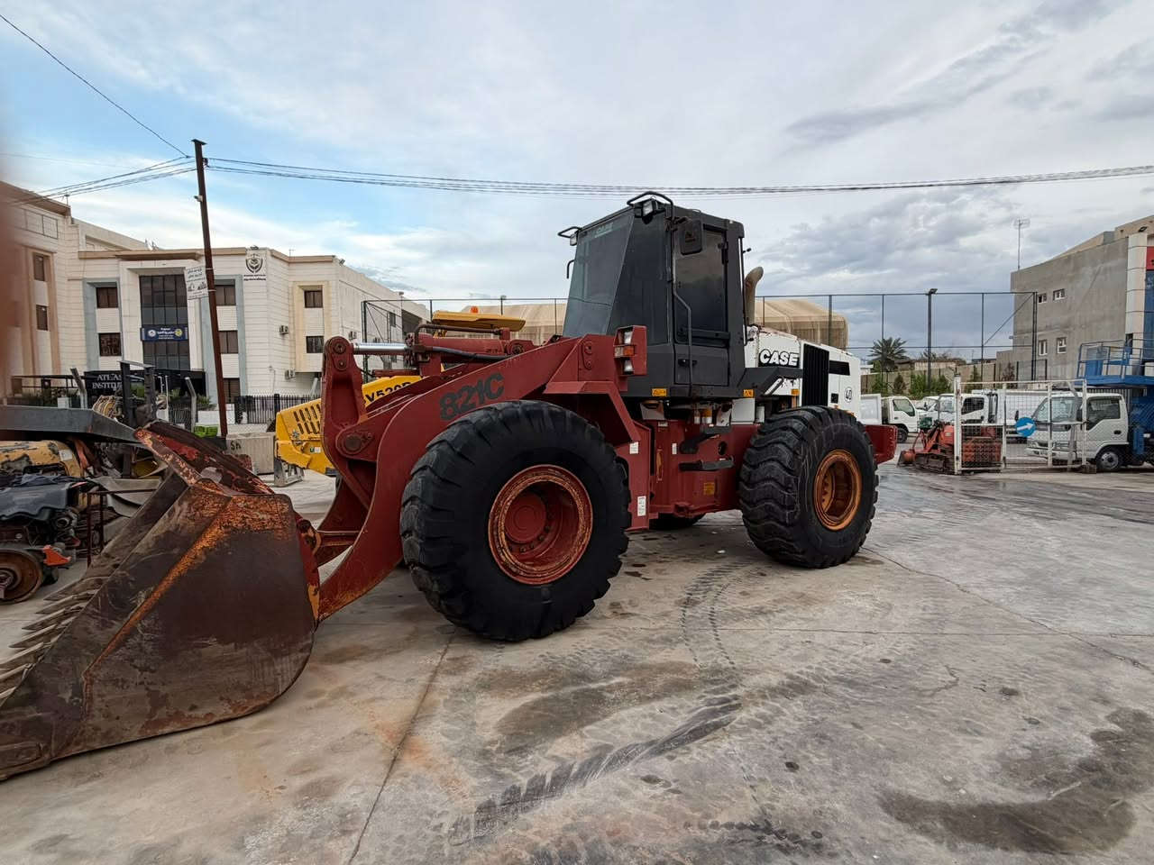 CASE 821C
موديل 2003 

دخول جديد 

مكفولة حامة 

كلو بةشرت 

مكن اربيل ***********  

***********
