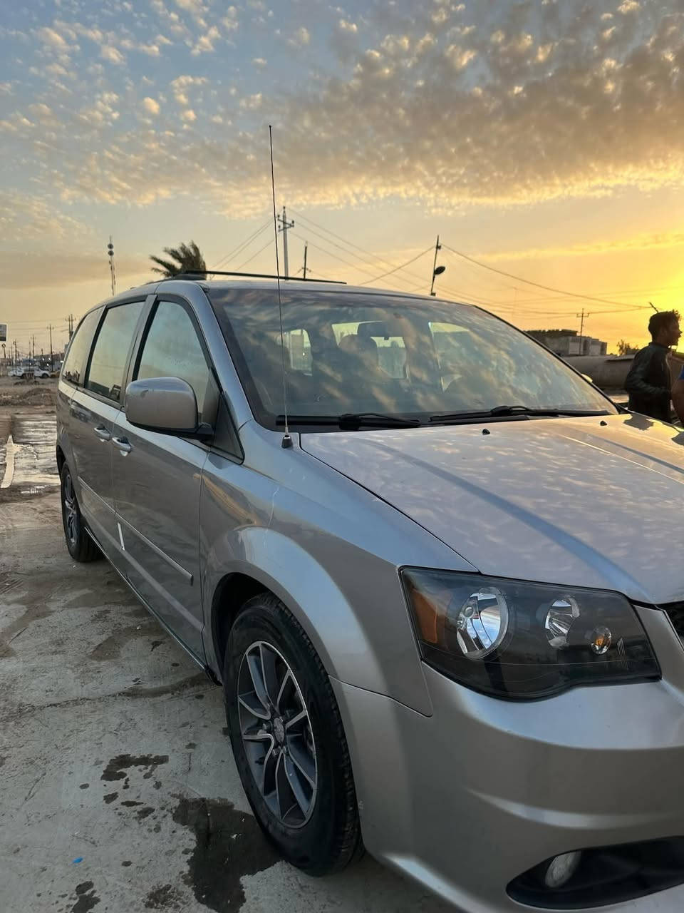 دوج كرفان 2016
حادثهة بنيد وجاملغ بدون دواخل 
ماشية 100الف
تحكم ستيرن
تبريد 3 قطع منفصل 
كشنات منفصل 
نظام ايكو 
مانع انزلاق 
كير ومحرك مكفولات 
رقم اربيل باسمي تحويل ثاني يوم (السياره استخدام شخصي)
مكاني بغداد الشعب ***********
