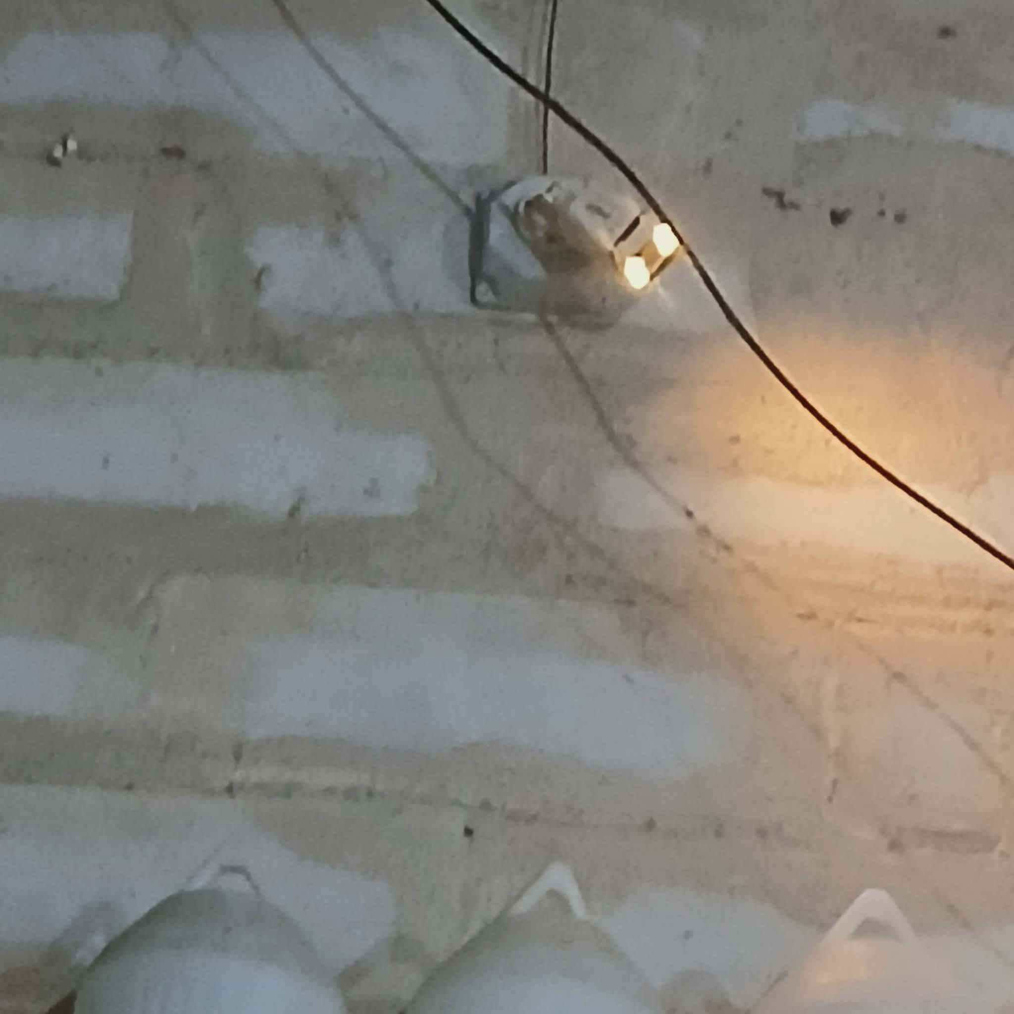 تم بفضل الله صيانة كامرات شركة دهوا 2ميكا بكسل عدد 4كامرات وترتيبها تعمل بجوده عاليه في المفرق محل الطيب ستاذ وليد ابو جنه لجميع انواع الطيور والدواجن والحبوب عمل وتجهيز كافة انواع الكامرات اصلي ضمان وبانسب الاسعار السده.المفرق للاستفسار الاتصال *********** متواجد عالرقم دائما
