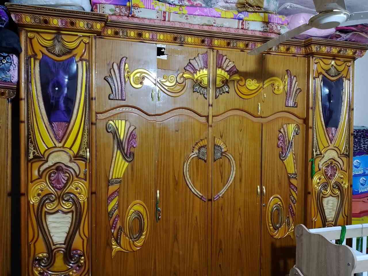 سلاام غرفه اخشاب للبيع السعر ٨٠٠ وبيهه مجال وهاذ رقمي. ***********
