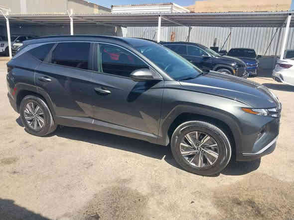 يالله السلام عليكم توسان هايبرد 2024 فول عدا الفتحة والجلد لون زيتوني ضرر(1) قطعة جاملغ عكس السايق خلفي عكس قبغ البانزين بدون دواخل بدون ايرباك بدون فتح اي شي بجم + خلفي كبس كفاله عامه تصليح درجة أولى ماشيه ٩ الف مرقم بغداد باسمي السيارة احلى من الصور بهوايي
***********
