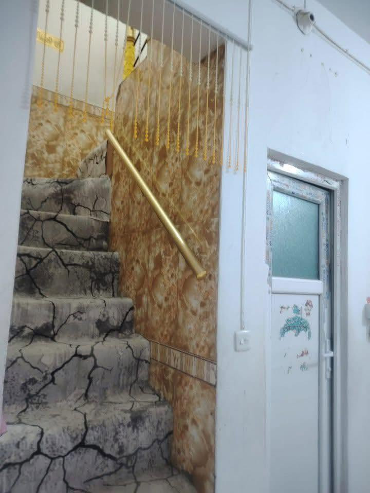 بيت للبيع مستعجل 

 النجف حي جمعيه خلف طارق ابو قيمه 
طابو ٥٦م 🏡
طابقين الاول صالة كبيرة ومطبخ  والثاني 
صالة وغرفه والثالث غرفه مخزن يرهم يصير غرفتين 💯
البناء جديد ومرتب ونظيف جدا مثل ماموضح بالصورة 
  واتساب 
☎️ ***********
💯

